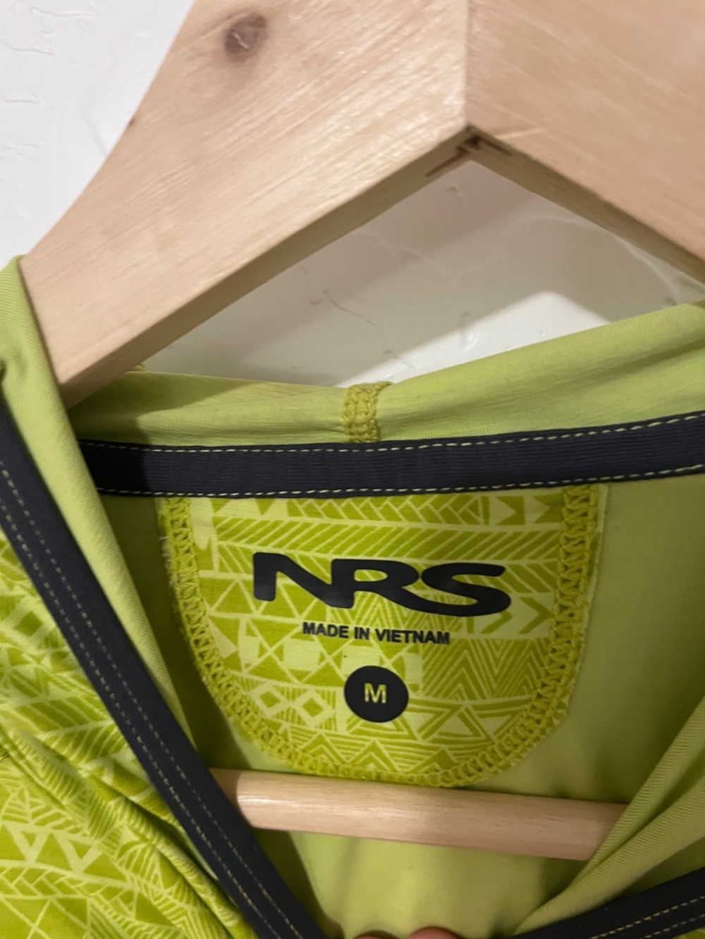 NRS woman’s sun hoodie green geometric pattern - Picture 2 of 3